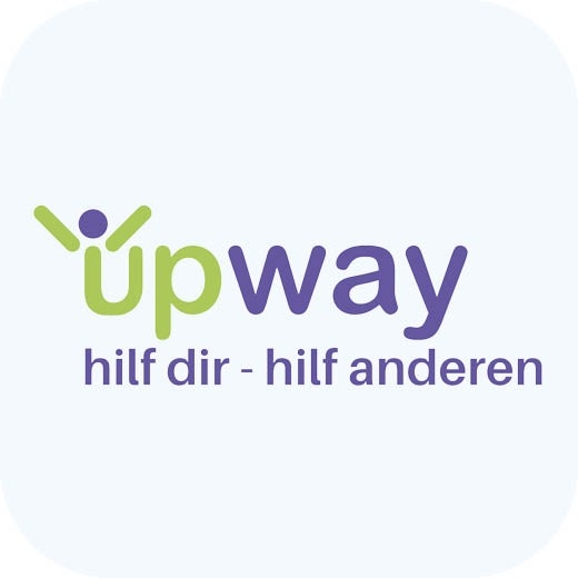 schriftzug upway auf schwarzem Hintergrund. Up ist hellgrün geschrieben und über dem Buchstaben U ist ein Strichmännchen das die Händi in die Höhe hält. Way ist violett geschrieben.