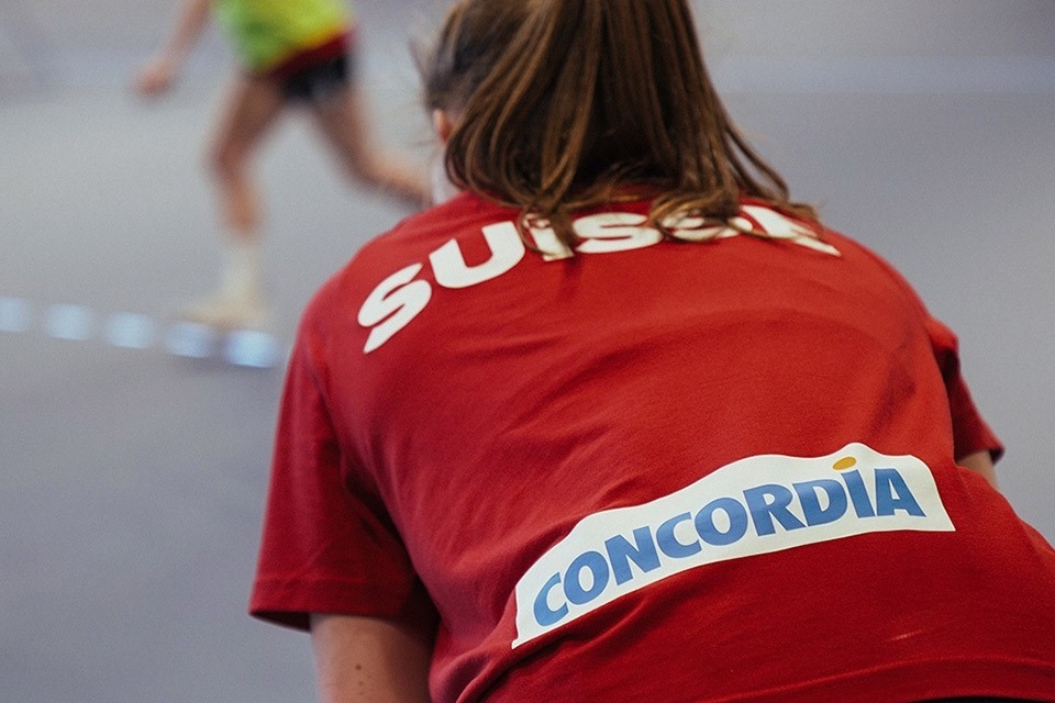 Die CONCORDIA Handball-Akademie ist die neue Geburtsstätte von Talenten im Schweizer Frauen Handball. Im neuen «OYM» (On your Marks) Kompetenzzentrum erhalten die talentiertesten Spielerinnen im Alter von 14 bis 20 Jahren unter professionellen Bedingungen das Rüstzeug für einen erfolgreichen Anschluss an die Spitze.