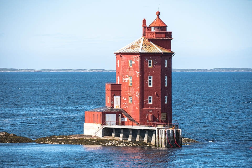 Ein alter Leuchtturm. Eines von vielen Highlights auf der Velotour.