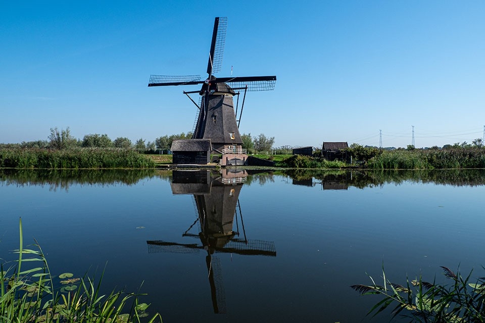 Bei der Velotour vom Nordkap zurück in die Schweiz gehts in Holland vorbei an den schönen Windmühlen